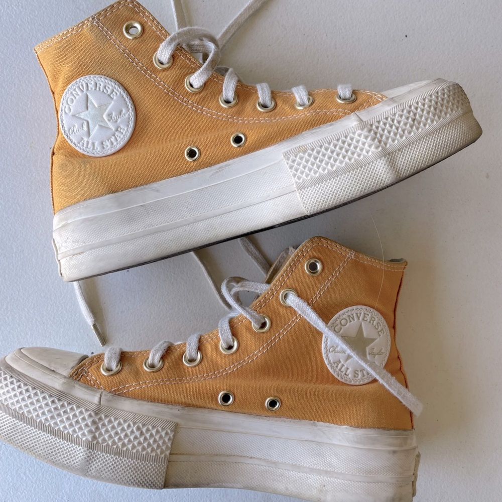 Pale yellow platform Converse